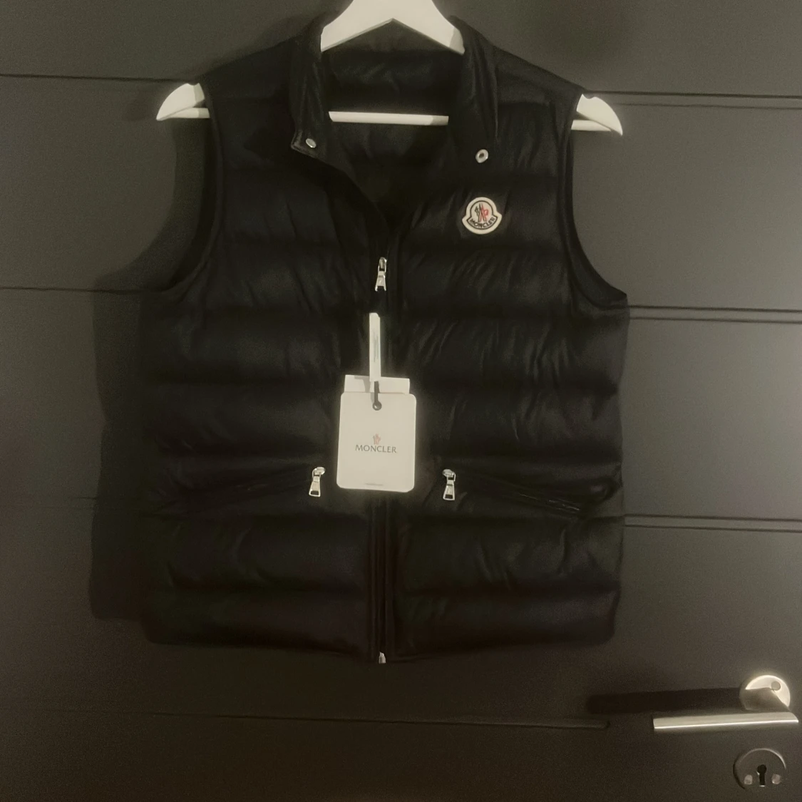 Svart dunväst från Moncler