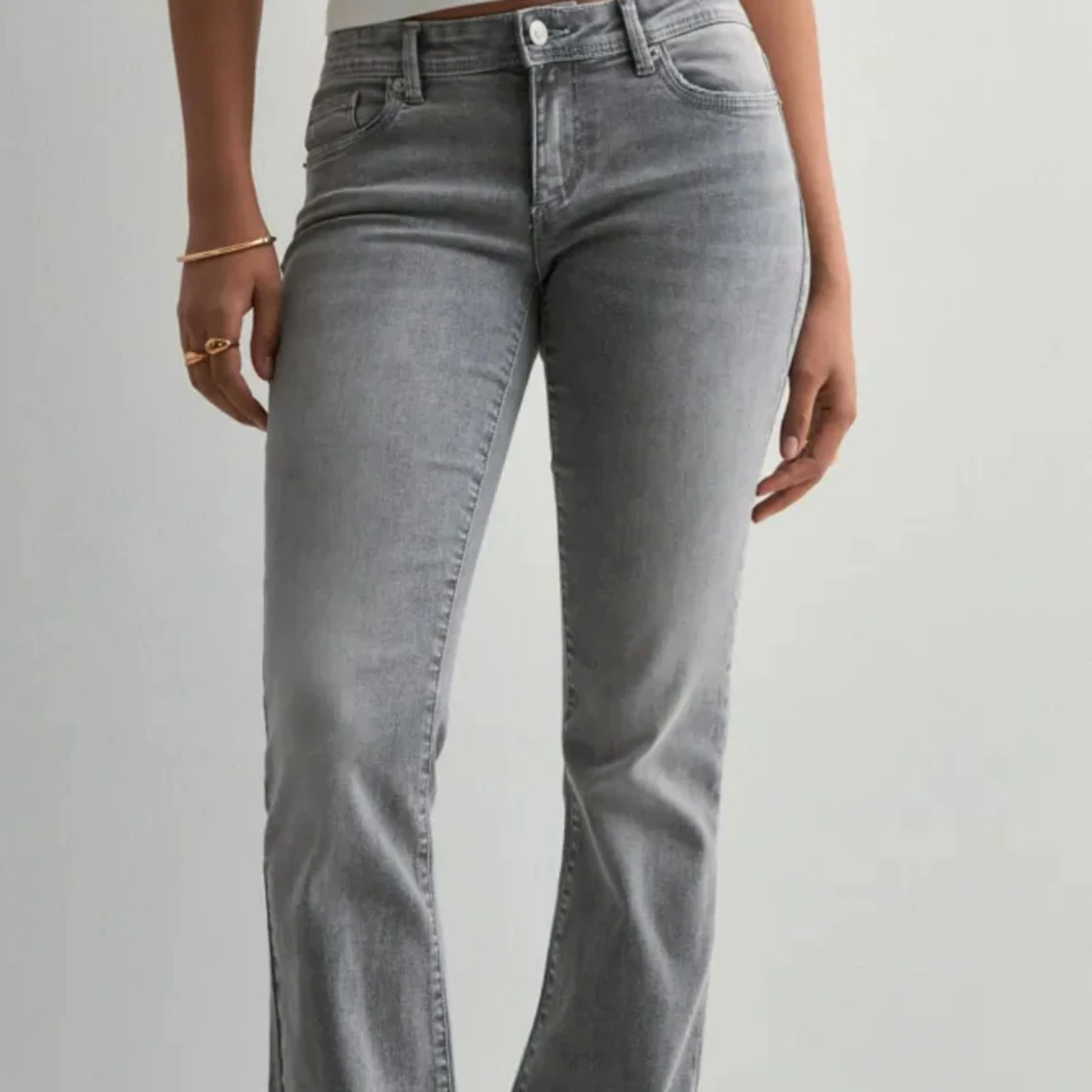 Grå lågmidjade jeans  - 1