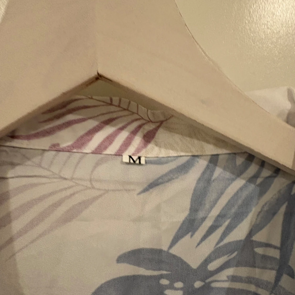 Vit kortärmad skjorta med shorts  - 1