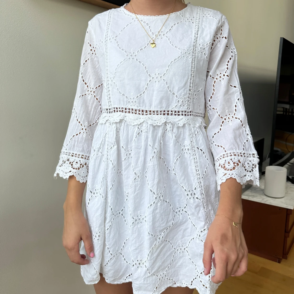 Vit broderad kort klänning  - 3