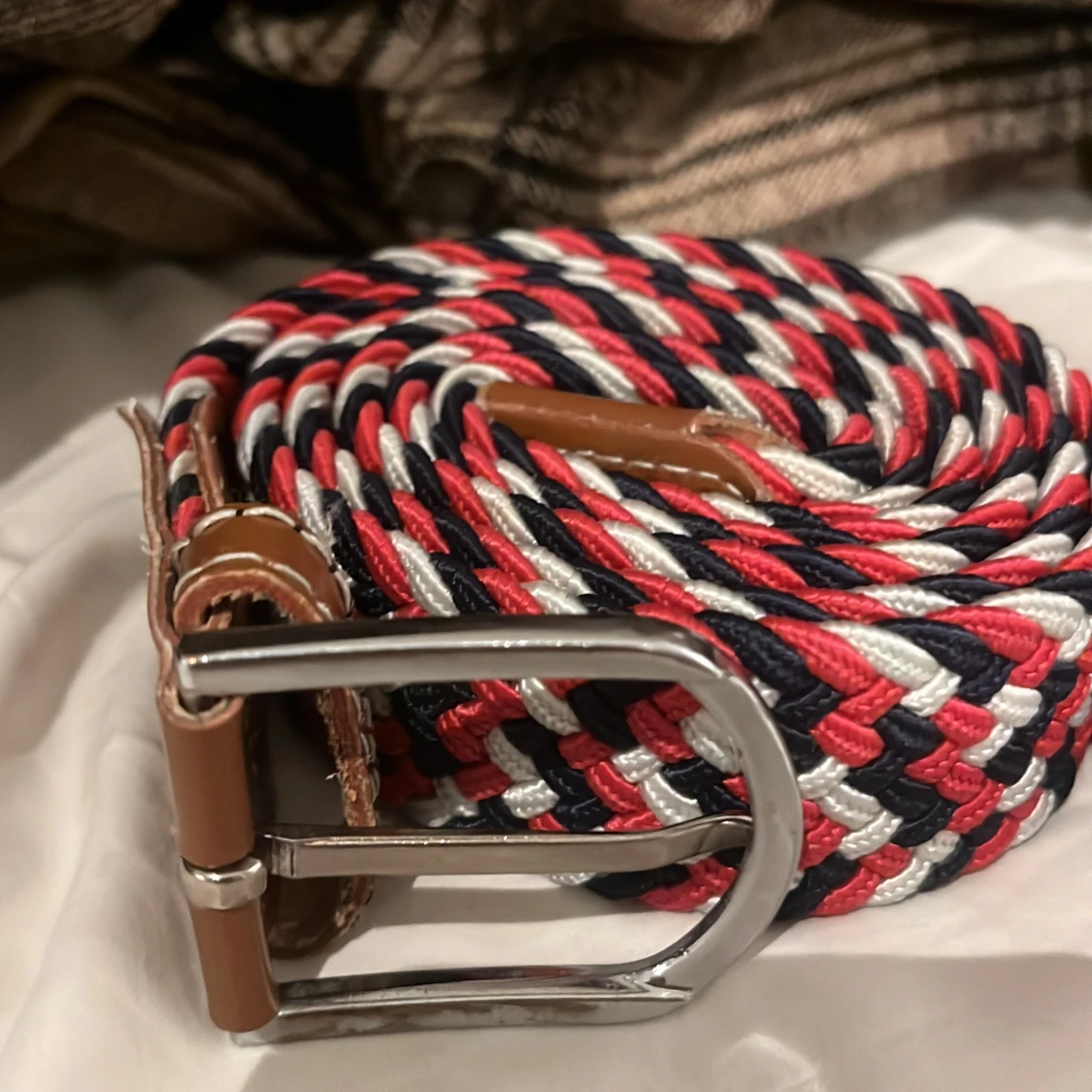 Färgglada flätade bälten med silverdetaljer - 3