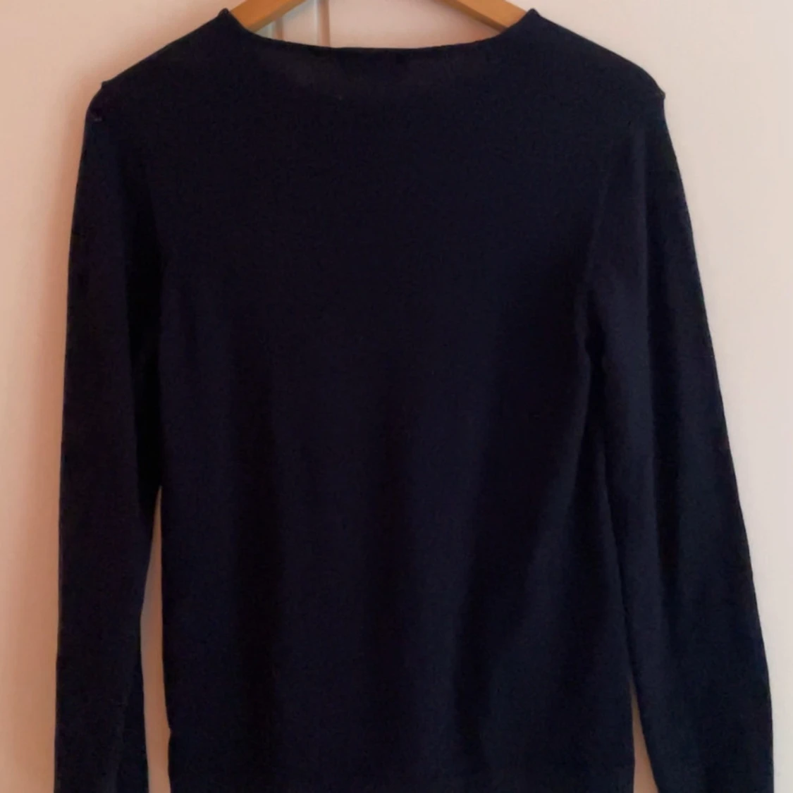 Mörkblå stickad tröja från Ströms - 2