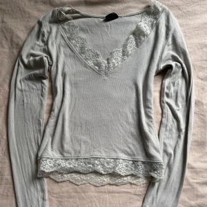 Topp - Långärmad topp från Gina Tricot, bara använt en gång 🫶🏼