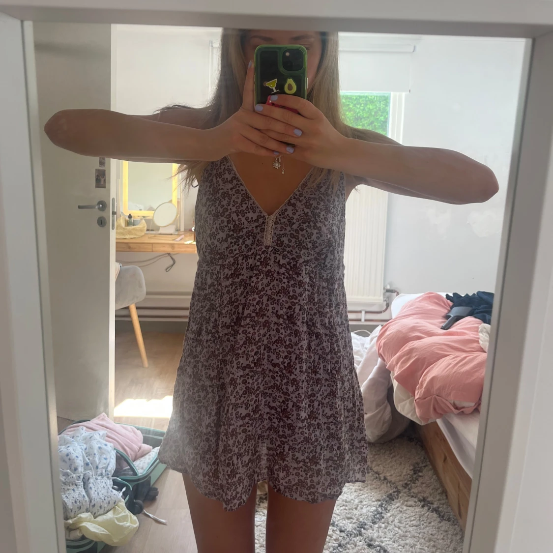 Ljuslila blommig kortklänning - 1