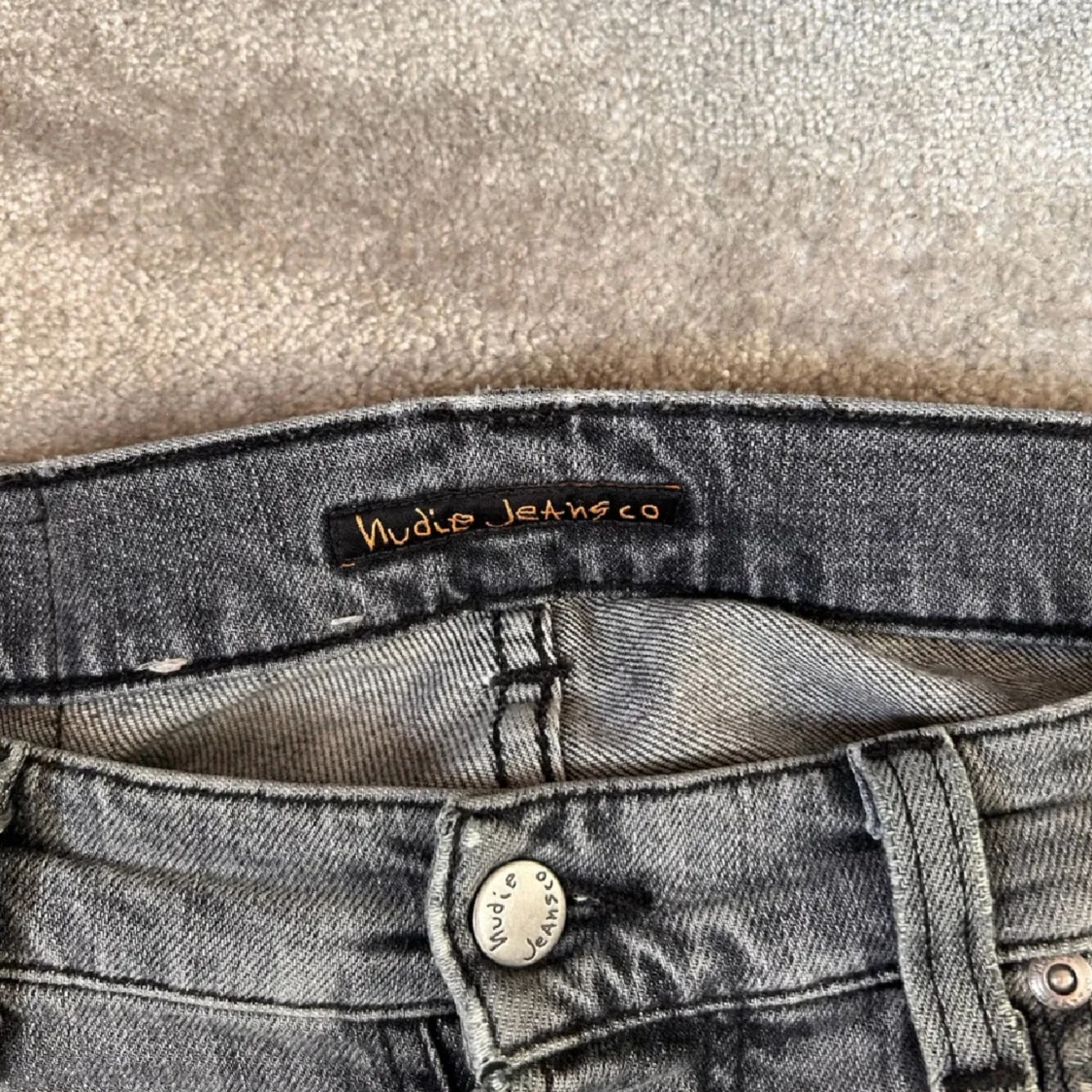 Grå jeans från Nudie Jeans - 2