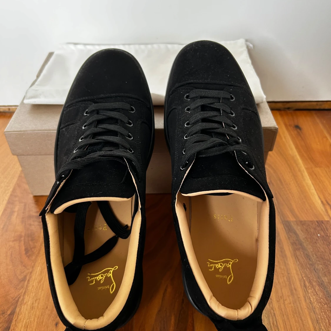 Svarta Christian Louboutin sneakers i mock - 1