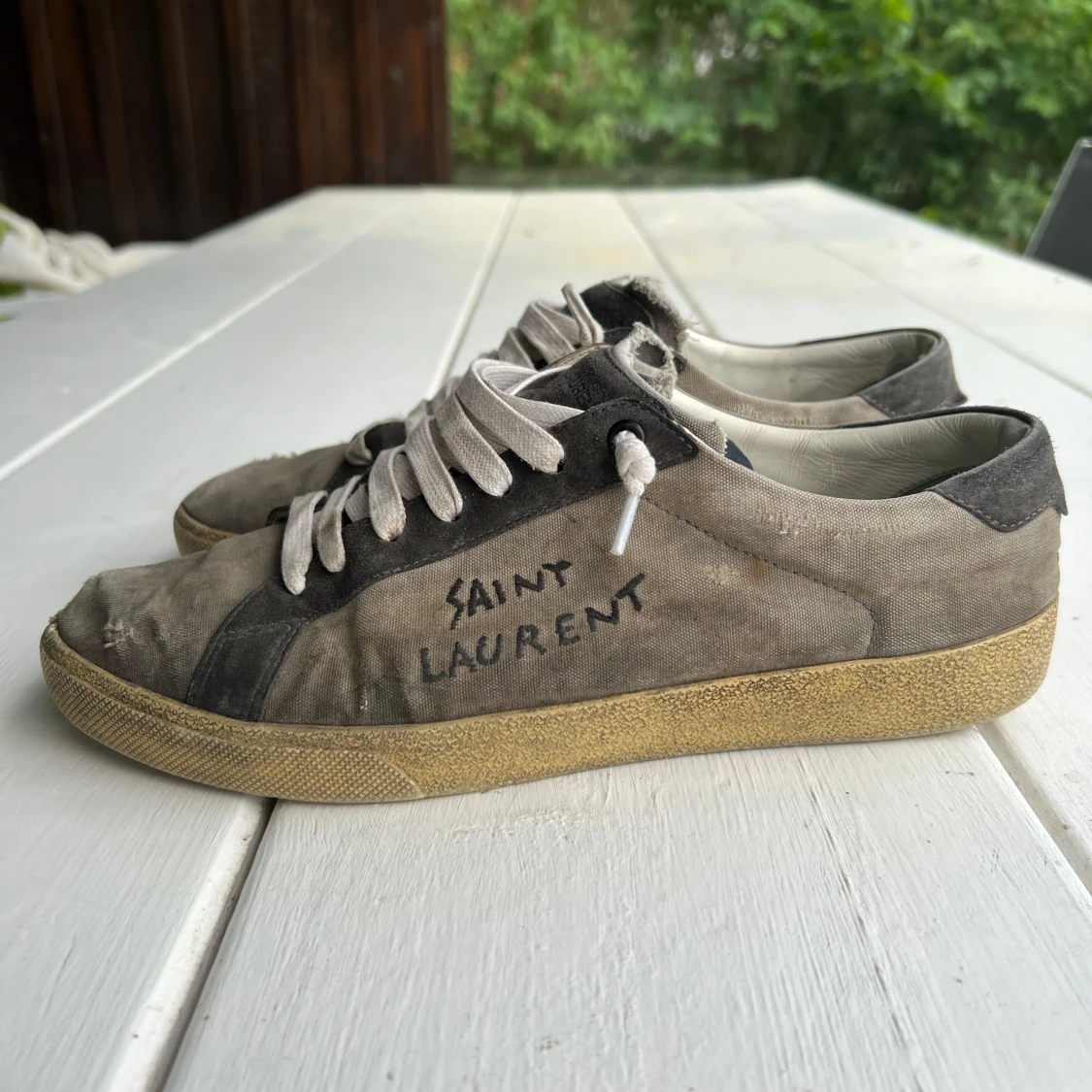 Saint Laurent grå sneakers med svart detalj - 1