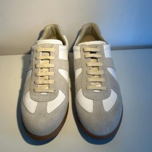 Maison Margiela skor - Helt nya Maison Margiela skor. Perfekta inför sommaren och hösten. Först till kvarn😁