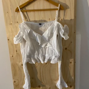 Långärmad off the shoulder topp - Lite skrynklig, annars fint skick