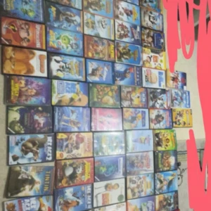 Samling av animerade filmer (DVD) - Stor samling av animerade filmer på DVD, perfekt för dig som älskar tecknade äventyr och klassiker. Här hittar du favoriter som Shrek, Ice Age, Kung Fu Panda, Madagaskar och många fler. Perfekt för filmkvällar med vänner eller familj!