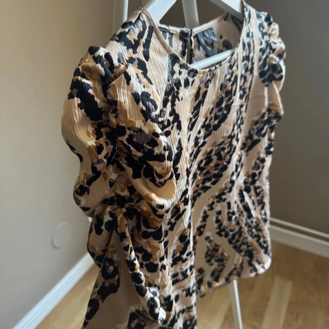 Leopardmönstrad blus från Vero Moda - 3