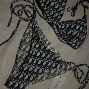 Blåvit bikini.  - Skriv för mer information. 1*1. Helt nytt. Kommer med allt i bilden.    Finns i två storlekar S och M. 