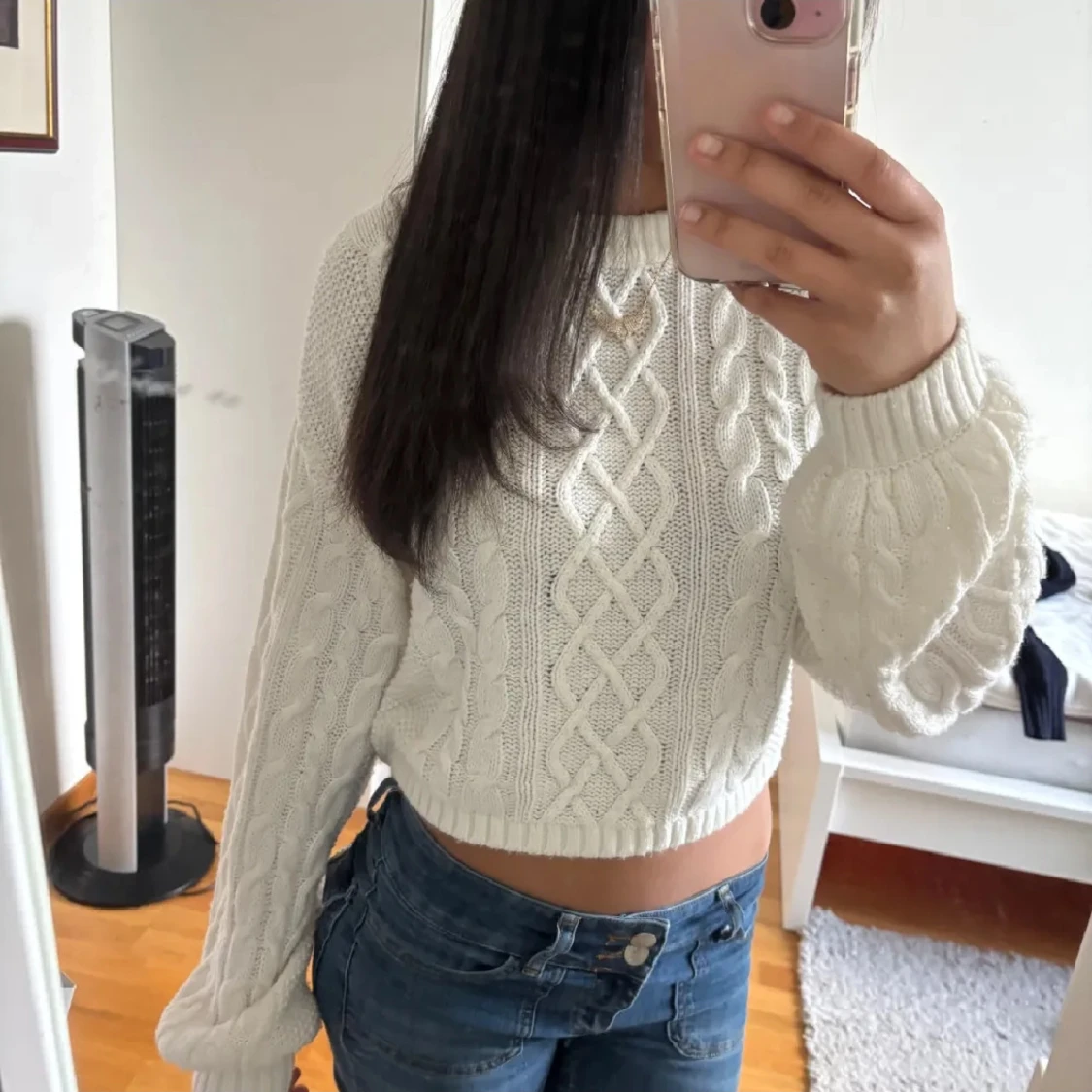 Vit croppad stickad tröja