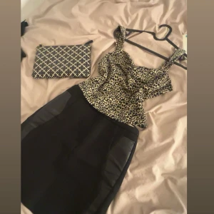 Kjol från WERA - Mid waist kjol från WERA