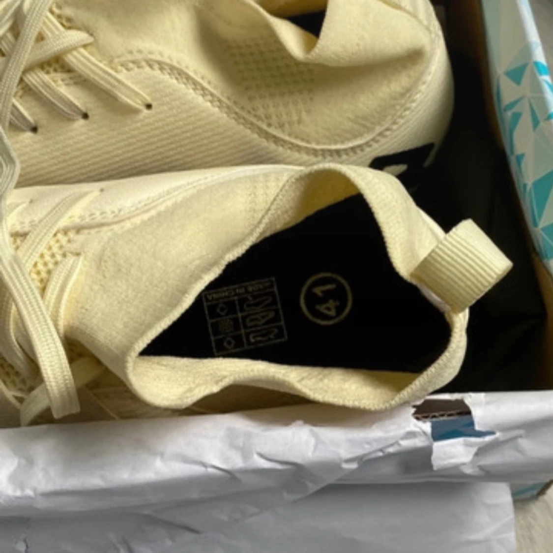 Beige och svarta fotbollsskor Air 2025 - 3