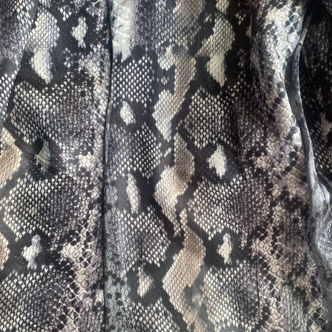 Röd/rosa  mockajacka med unika detaljer  - 2