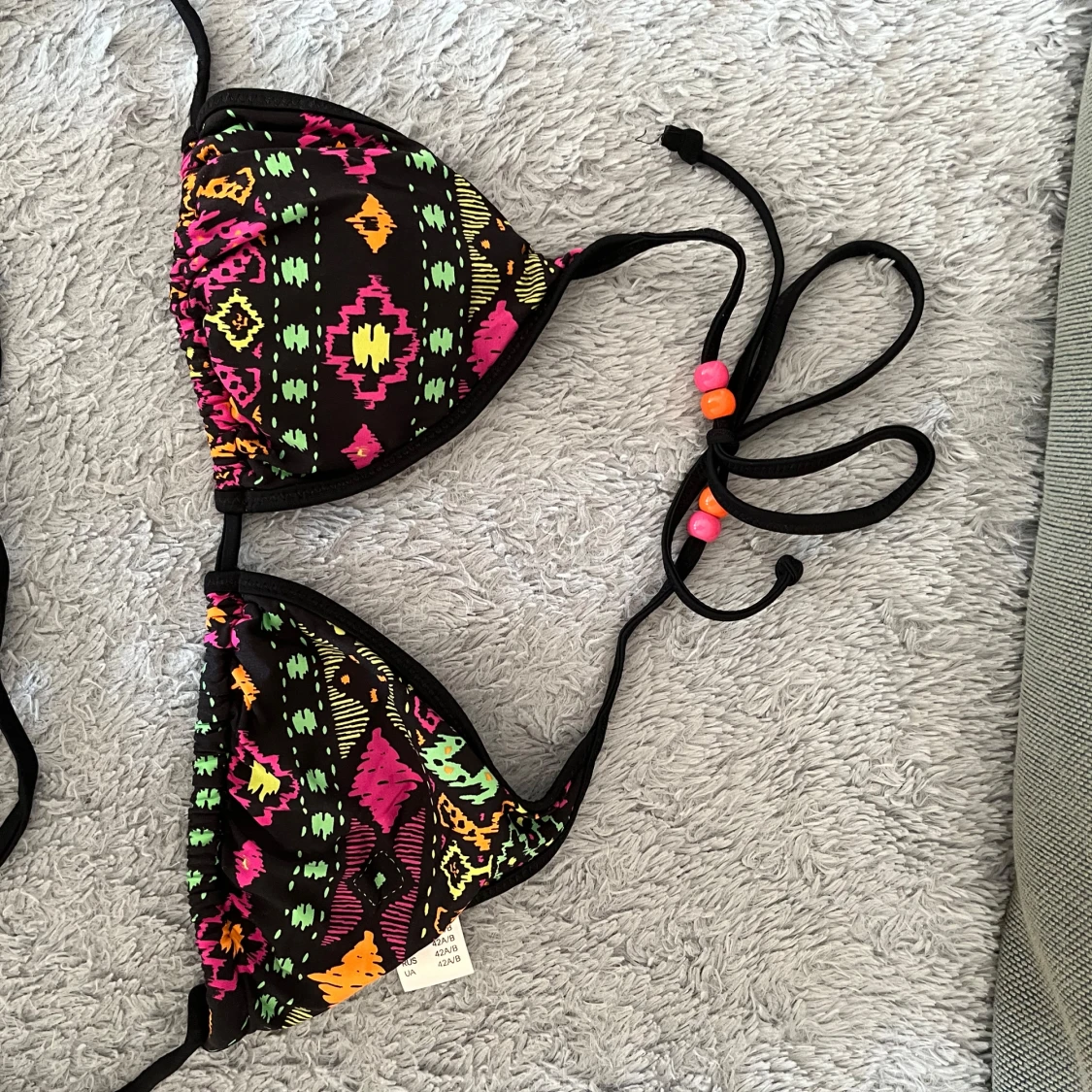 Färgglad bikiniöverdel från Buffalo