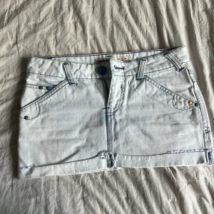 Assnygg jeanskjol - Säljer en assnygg jeansskjol 