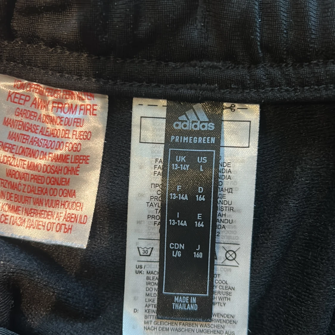 Svarta Adidas träningsbyxor 13/14y  - 2