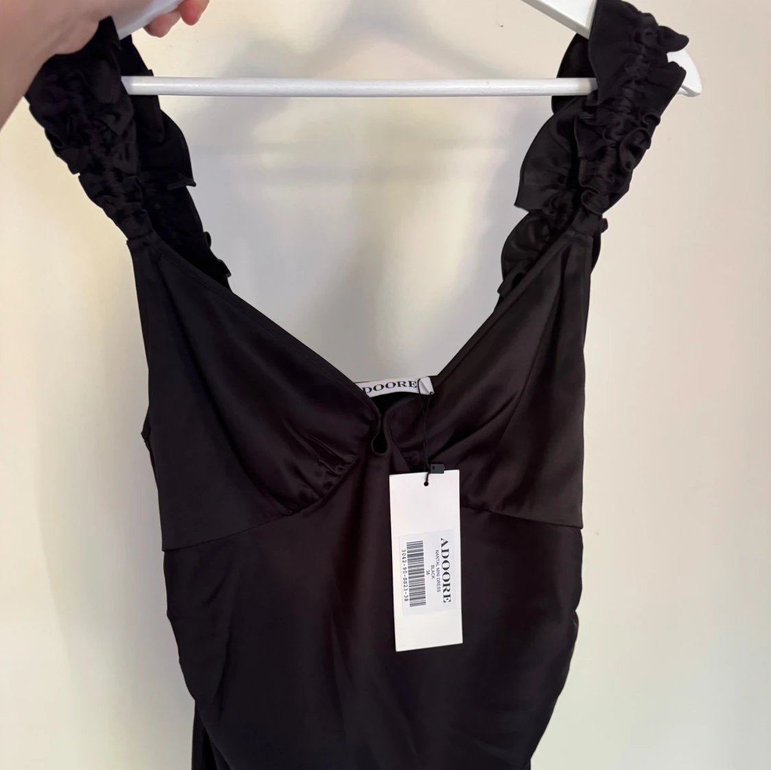 Svart satin klänning från Adoore