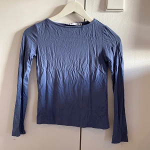 Blå långärmad tröja från 157 - En basic blå långärmad tröja från 157💙 storlek 140