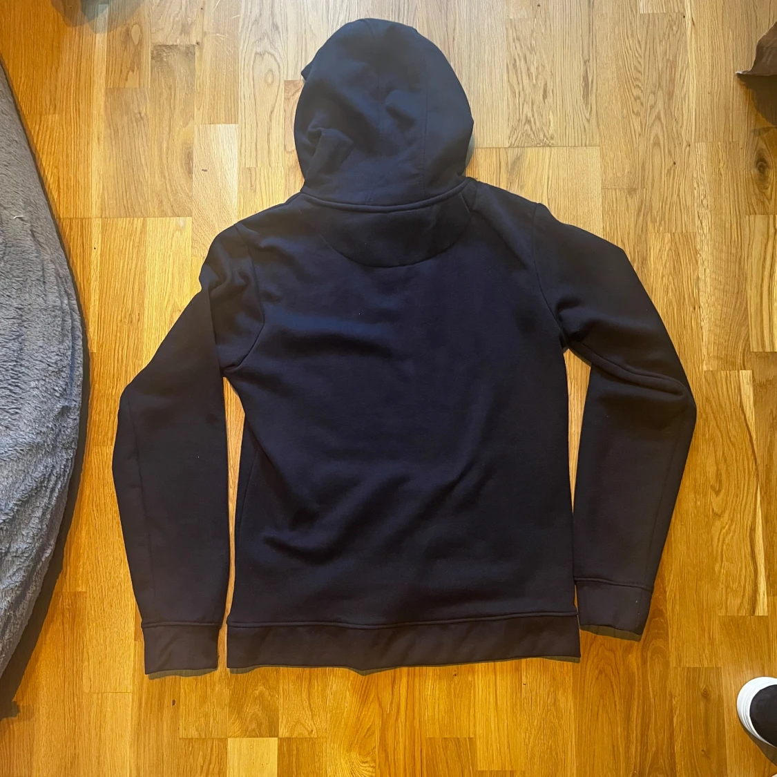 Svart hoodie från Urban Classics - 1