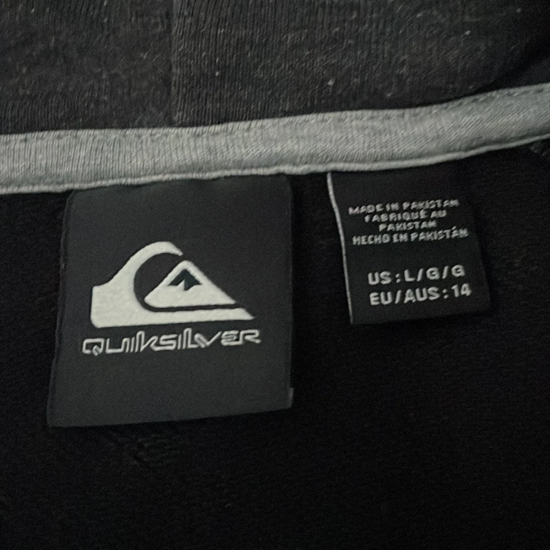 Svart och grå hoodie från Quiksilver - 2