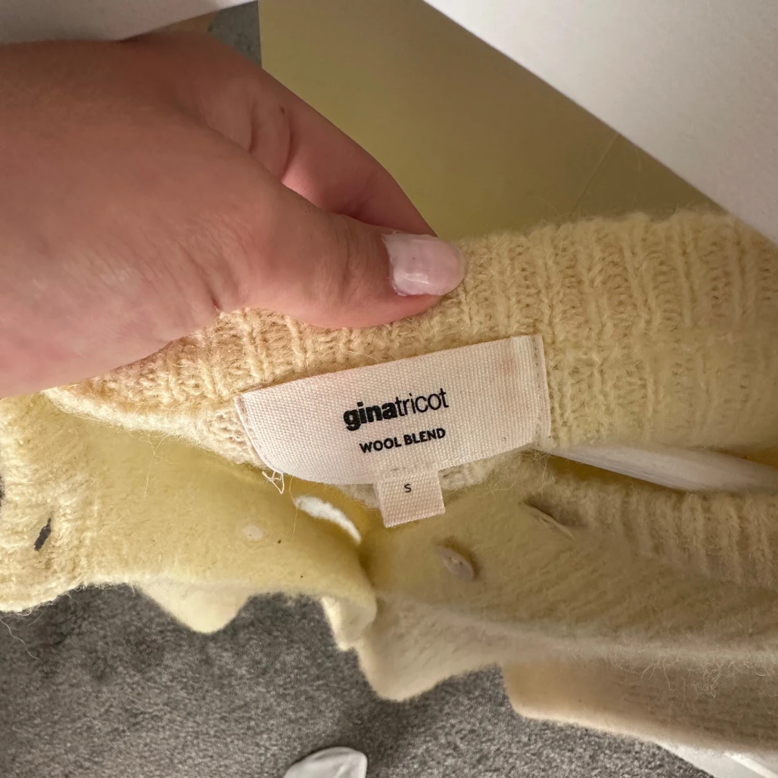 Gul kofta i ullmix från Gina Tricot - 2