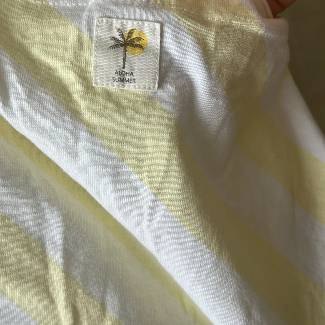 Gulvit randig croppad topp från Zara  - 3