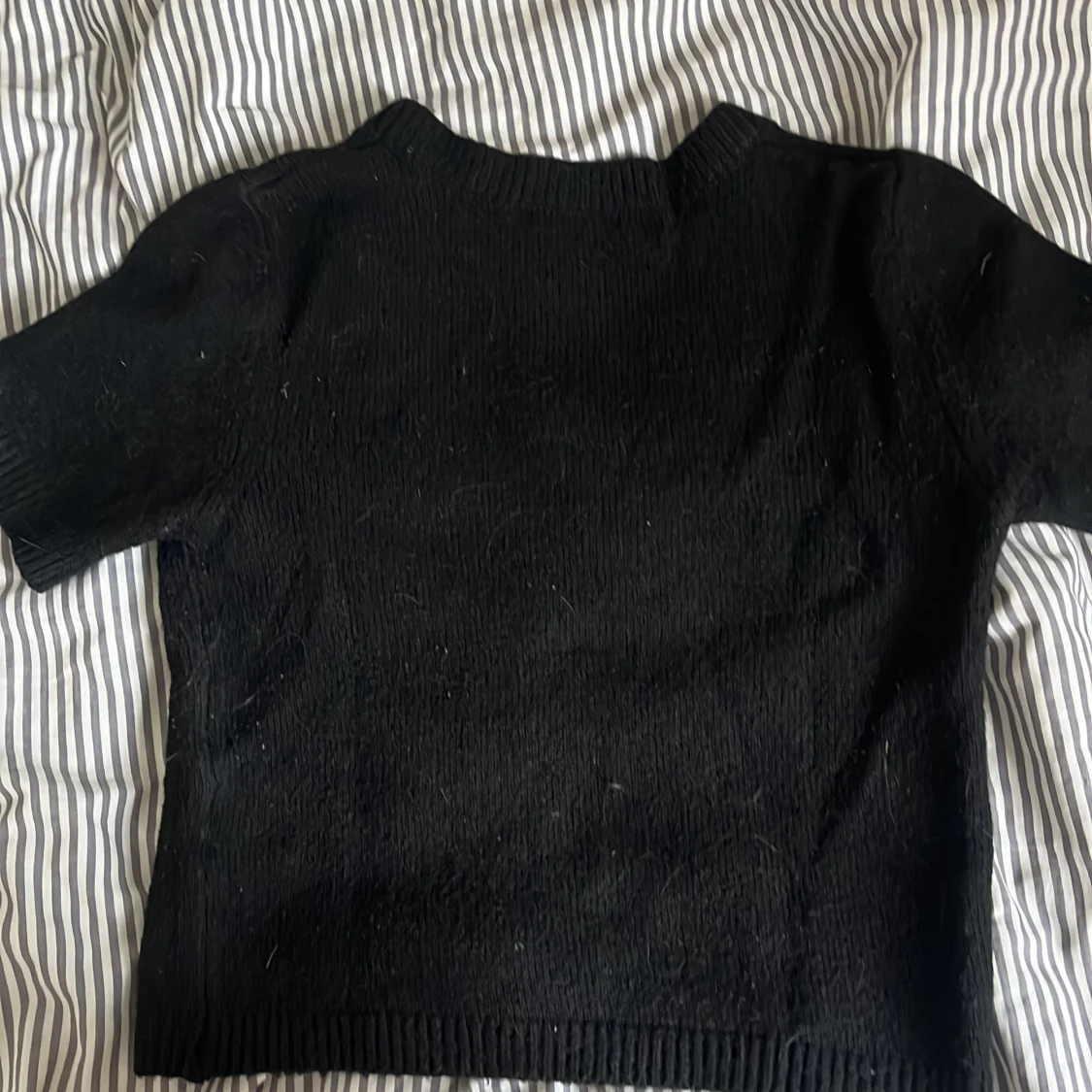 Svart stickad kofta från Gina Tricot - 1