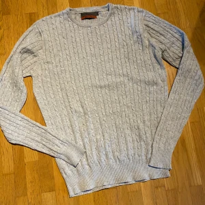 Tröja - Flätstickad tröja strl S slimfit 