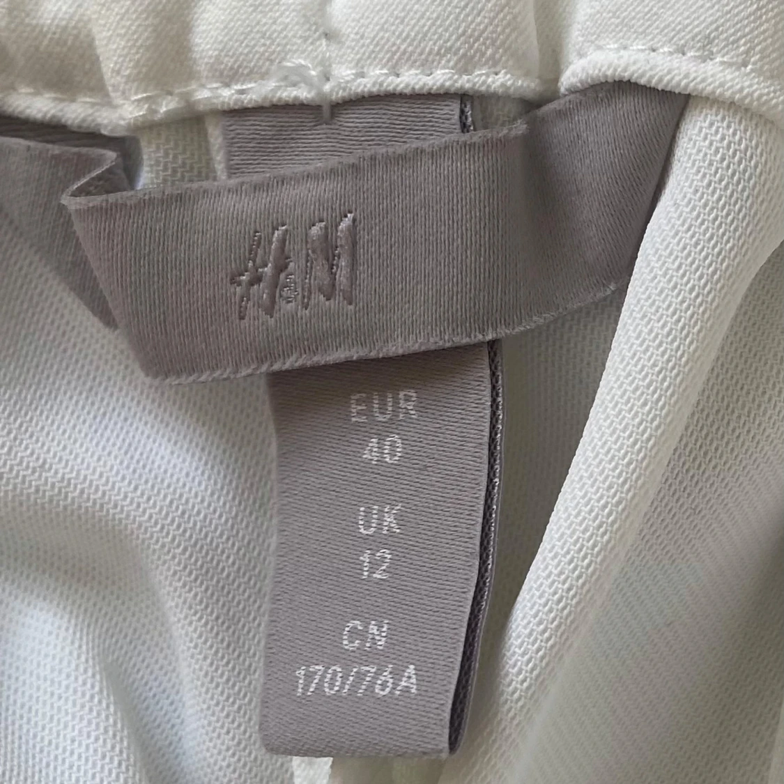 Vita wide byxor från H&M, strl 40 - 2