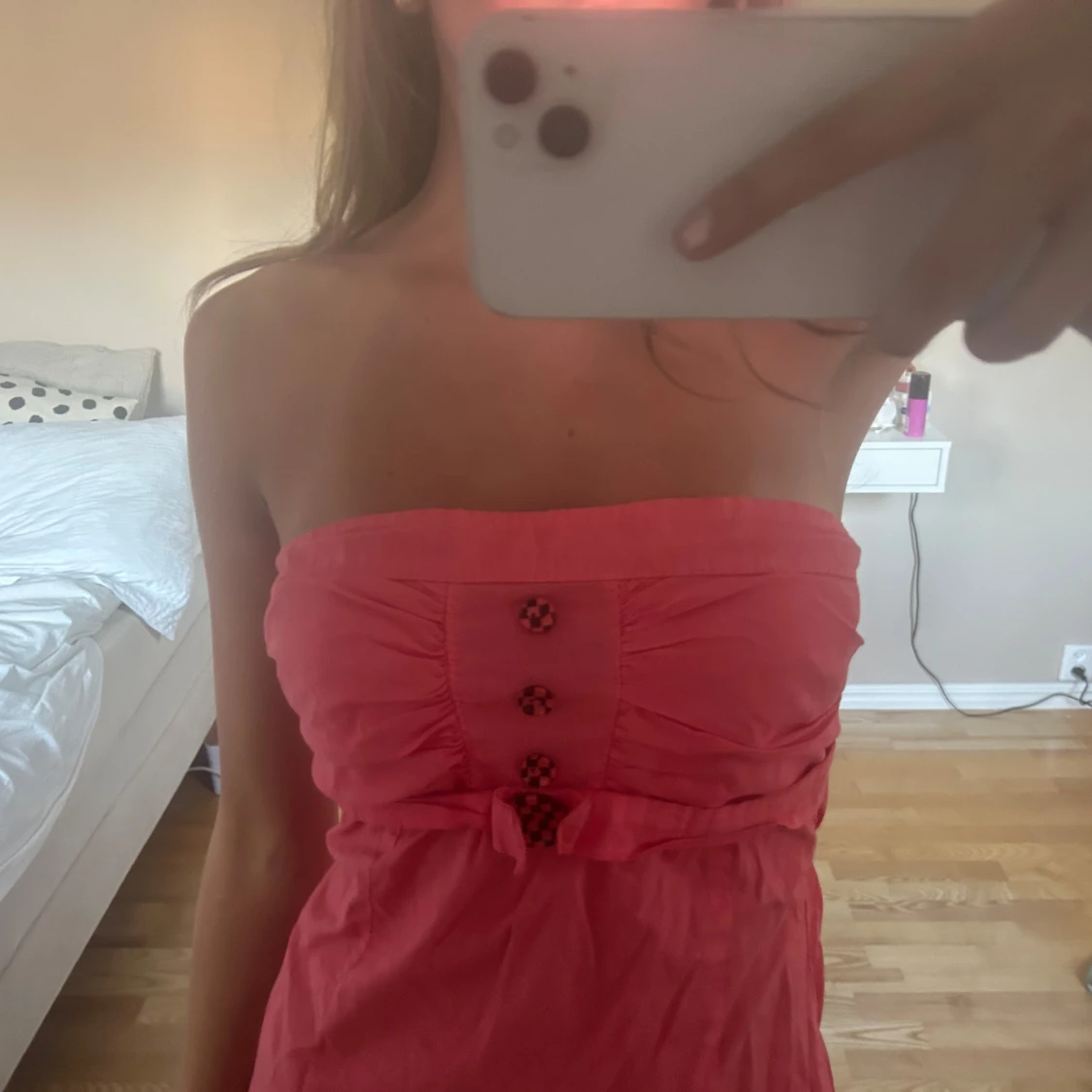 Axelbandslös korall klänning - 1