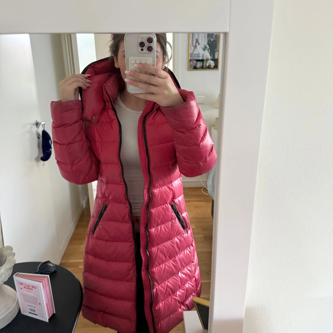 Rosa lång pufferjacka med huva från Moncler - 2