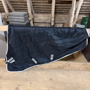 Amigo insulator 200  - Stalltäcke 200 g. Helt och rent 😊 storlek 145. 