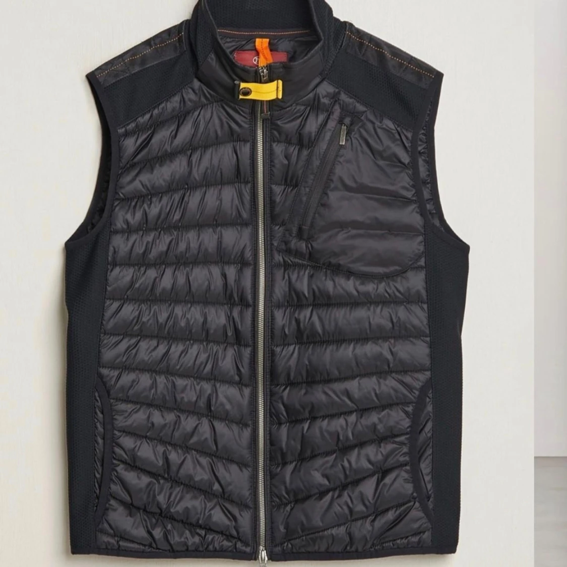 Mörkblå dunväst från Parajumpers L  Nyskick