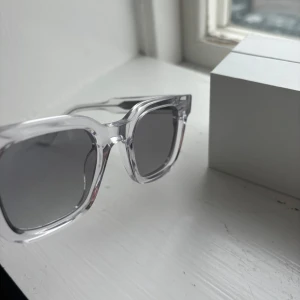 solglasögon från CHIMI (core 04) - Snygga solglasögon från CHIMI, köpta förra året å använt en hel del inga defekter förutom en repa som inte syns om man inte kollar på nära håll. 