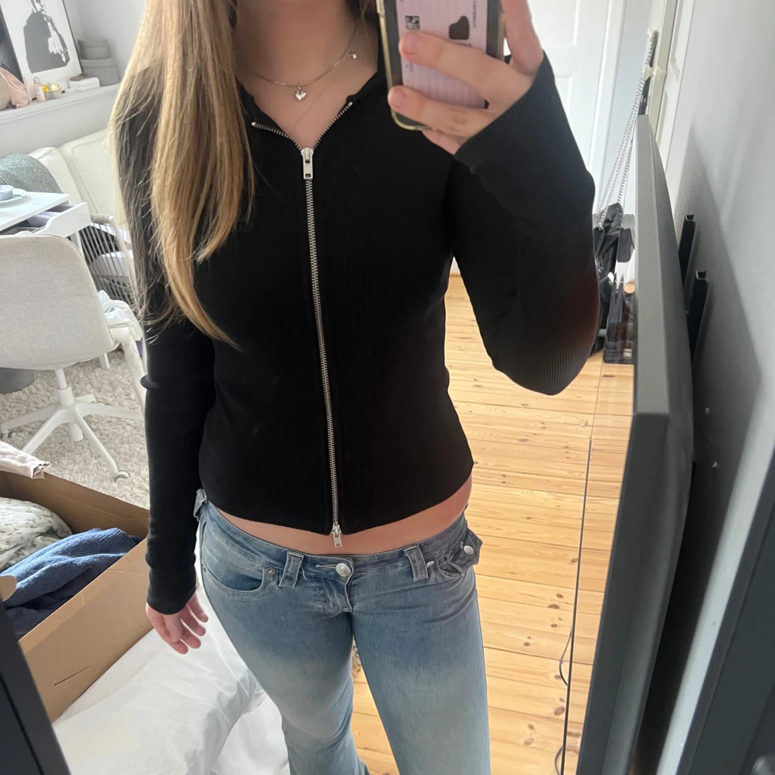 Svart  hoodie med dragkedja - 1