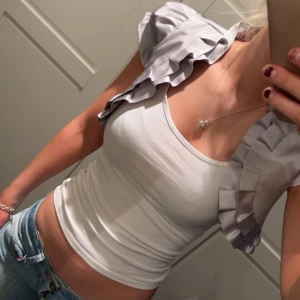 Bolero - Silvrig bolero som är superfin men tyvärr inte min stil längre💞