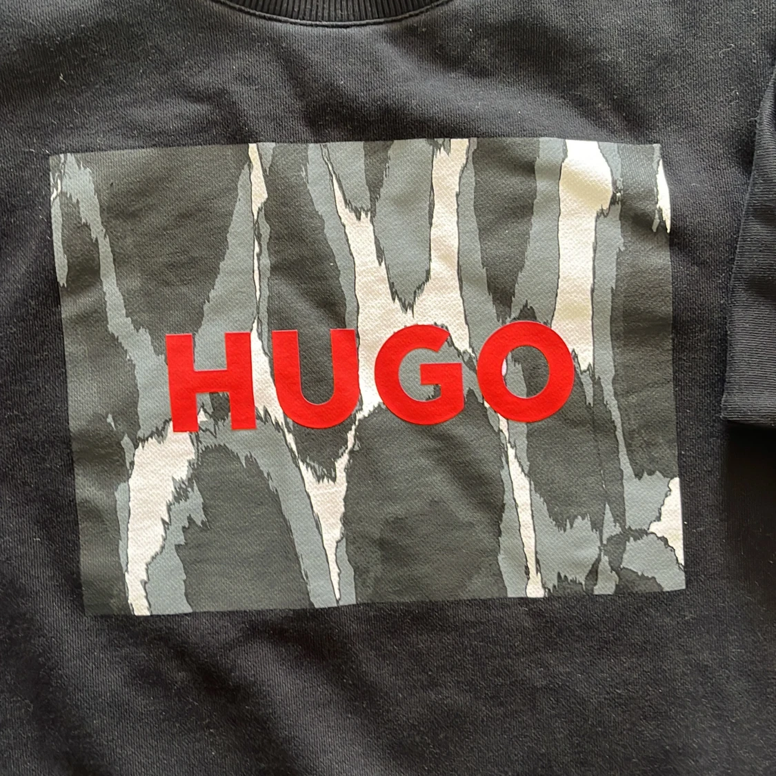 Svart sweatshirt från Hugo med tryck - 2