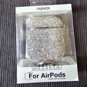 Glittrigt airpods fodral - Glittrigt airpods 1&2 fodral, jag råkade beställa fel modell på skalet och de passar därför inte mina lurar. Verkligen tråkigt då skalet är superfint! Finns en nyckelring till skalet. 