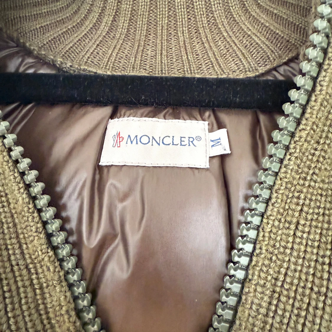 Olivgrön stickad dunväst från Moncler - 2