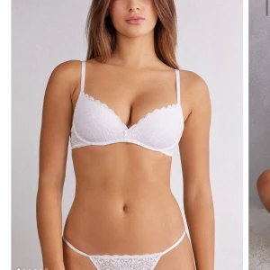 Bh Intimissimi  - Vit super pushup bh från Intimissimi, kommit till användning någon enstaka gång så i superfint skick🤍Stl 75B, köpt för 450 kr