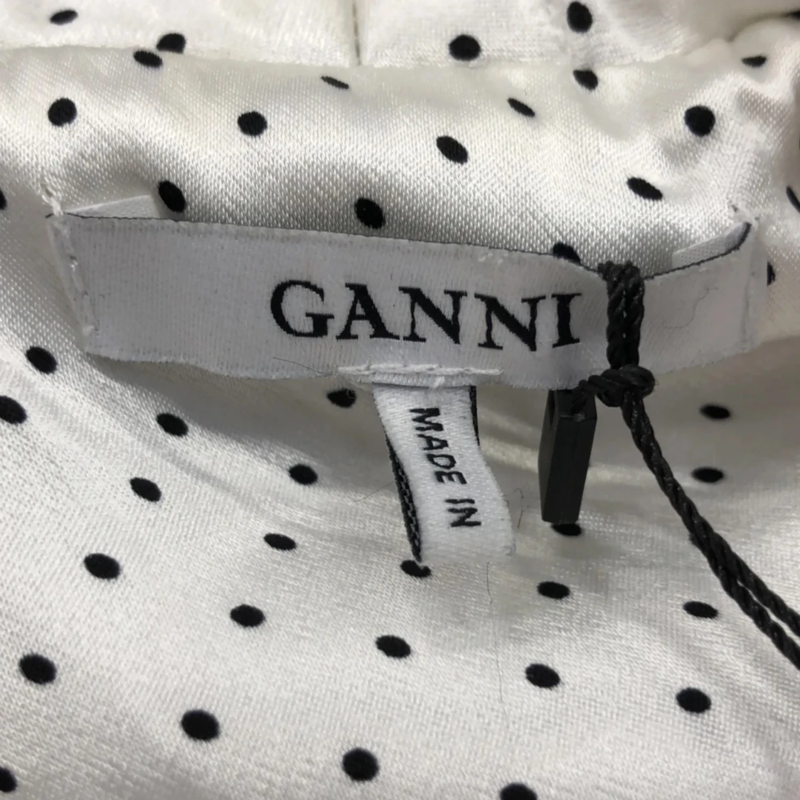 Vit prickig quiltad jacka från Ganni - 2