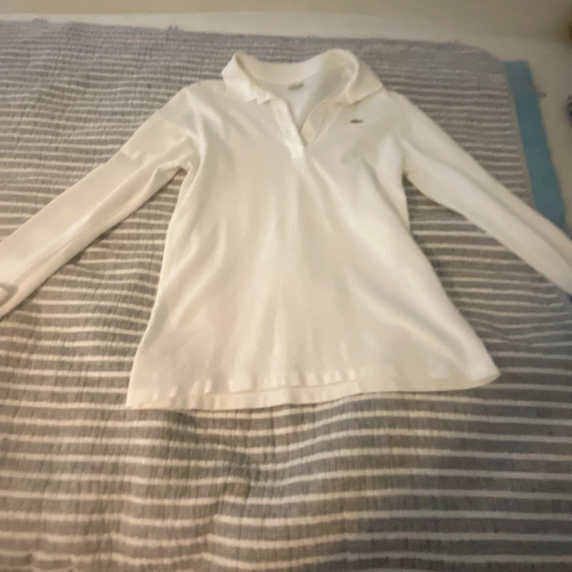 Vit långärmad pikétröja från Lacoste