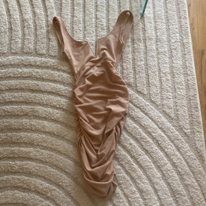 Prettylittlethings dress  - Använt 1 gång