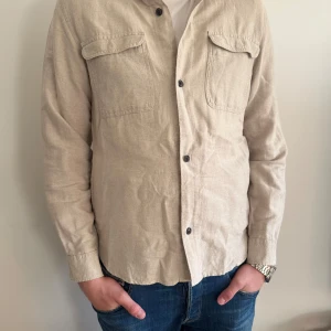 Dressman linneskjorta - Använd 1-2 gånger, linnetyg fast lite tjockare! Inga små fel😊