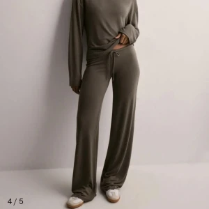 Nelly chill pants  - Superfina mjukisbyxor från nelly. Bara använda någon gång, säljer då de inte kommer till användning. Nypris 350💗
