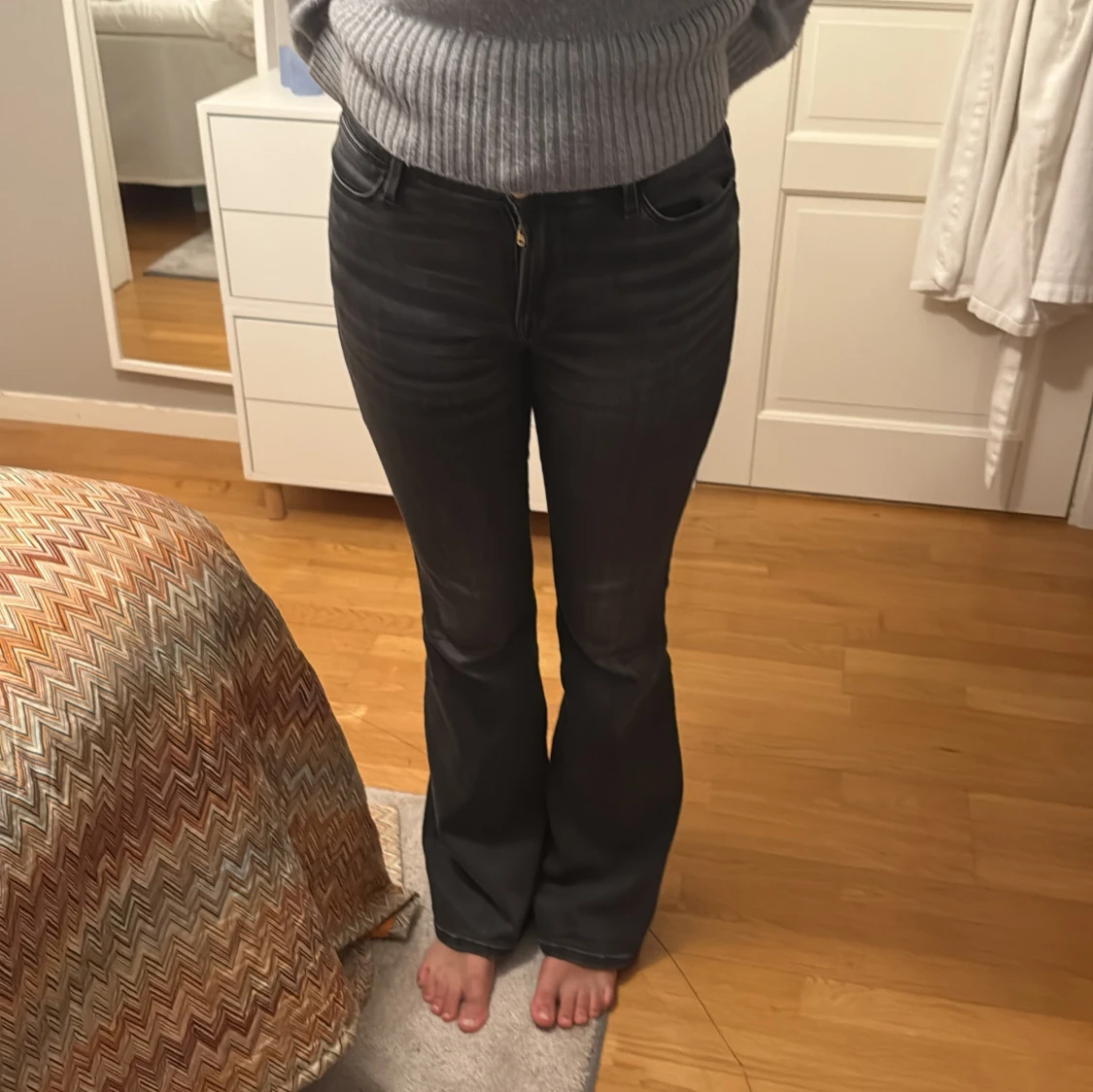 Svarta bootcut jeans