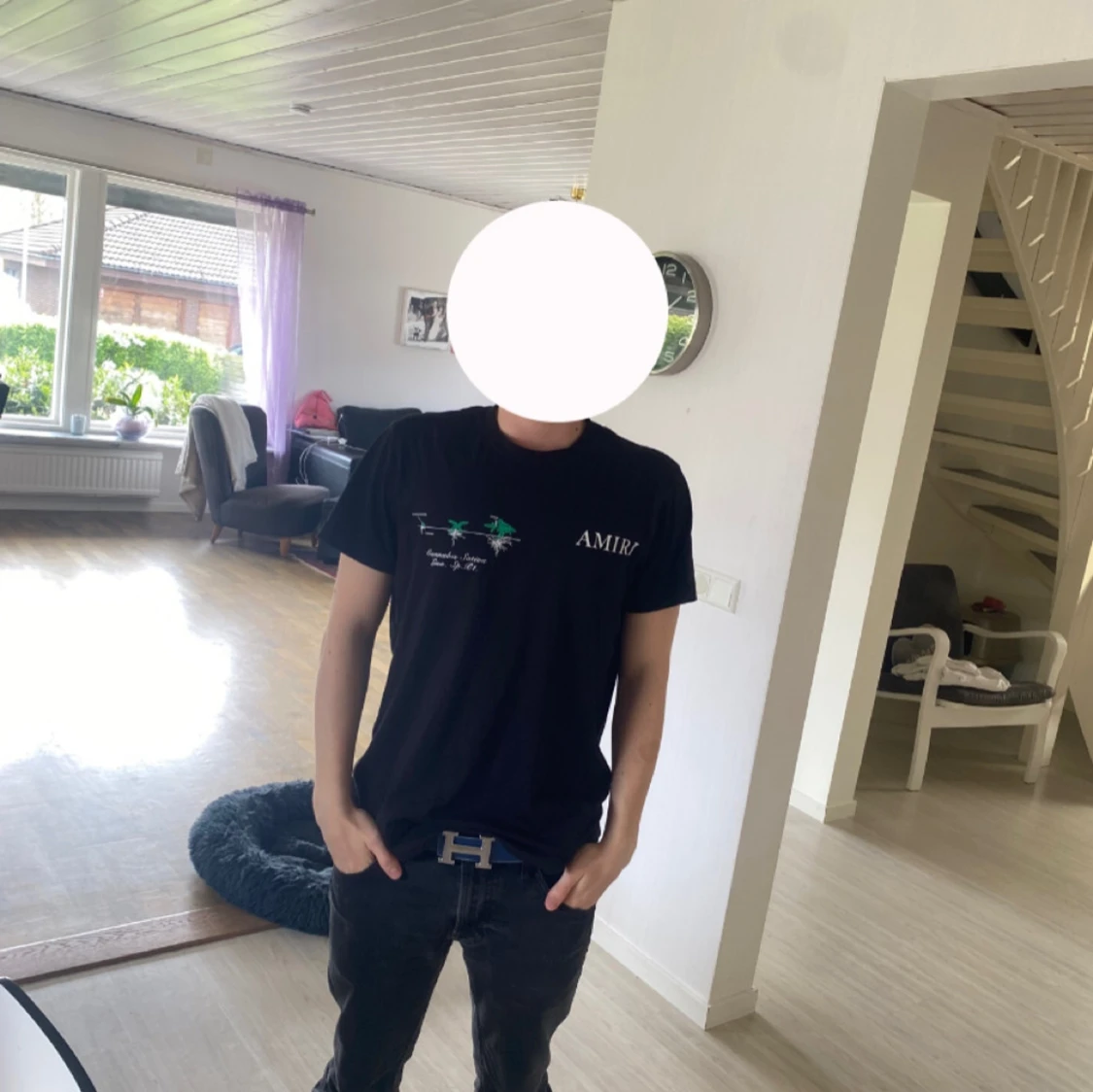 Svart t-shirt med växtmotiv från Amiri - 1